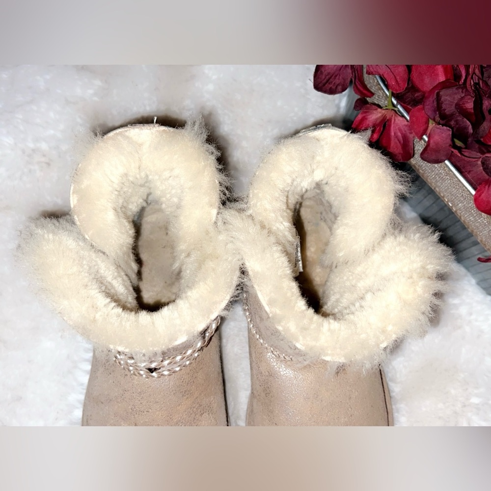 UGG Renn Boot in Sand - Picture 10 of 12